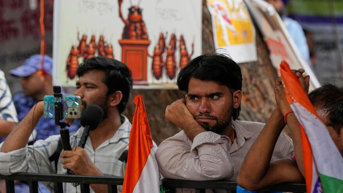India's Gen Z 'Cockroaches' Go on Hunger Strike India's Gen Z 'Cockroaches' Go on Hunger Strike - india gen z strike