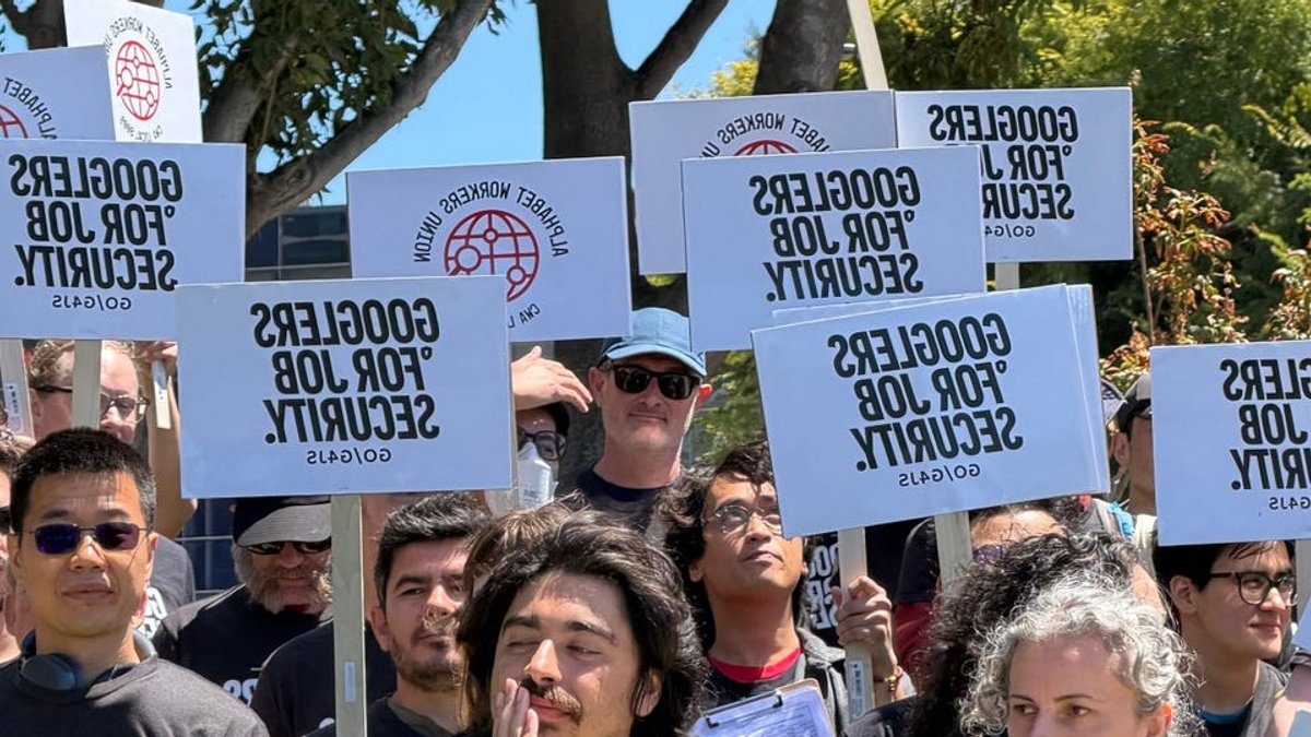 Google workers protest at Mountain View headquarters