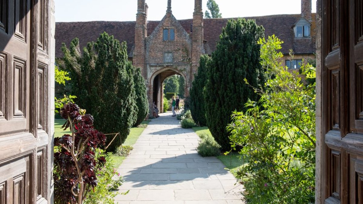 Sissinghurst’s top climbers for love and colour Sissinghurst’s top climbers for love and colour - climbing plants