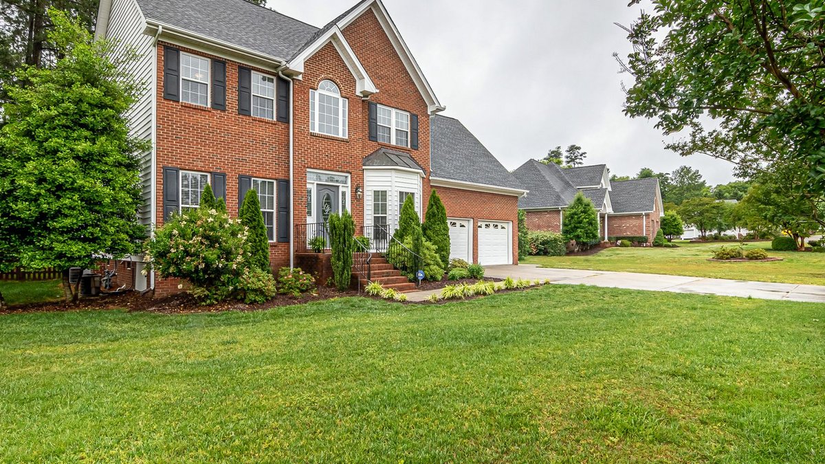 Gilmore Girls Original Home Enters Market Gilmore Girls Original Home Enters Market - gilmore girls home