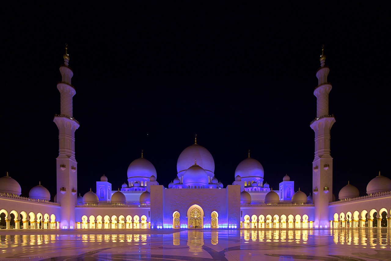 How Custom Food Packaging in Abu Dhabi Elevates Brand Presentation and Customer Experience