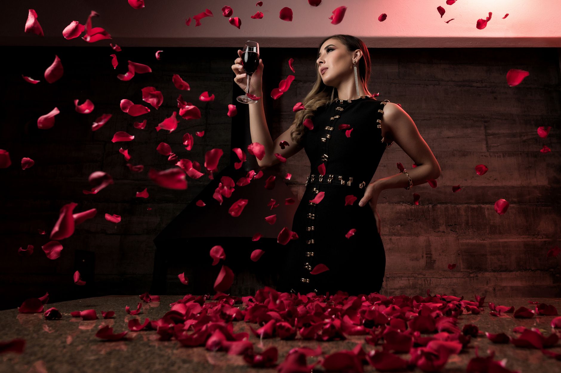 The Intriguing Elegance of Latex Dresses: Unveiling the Allure