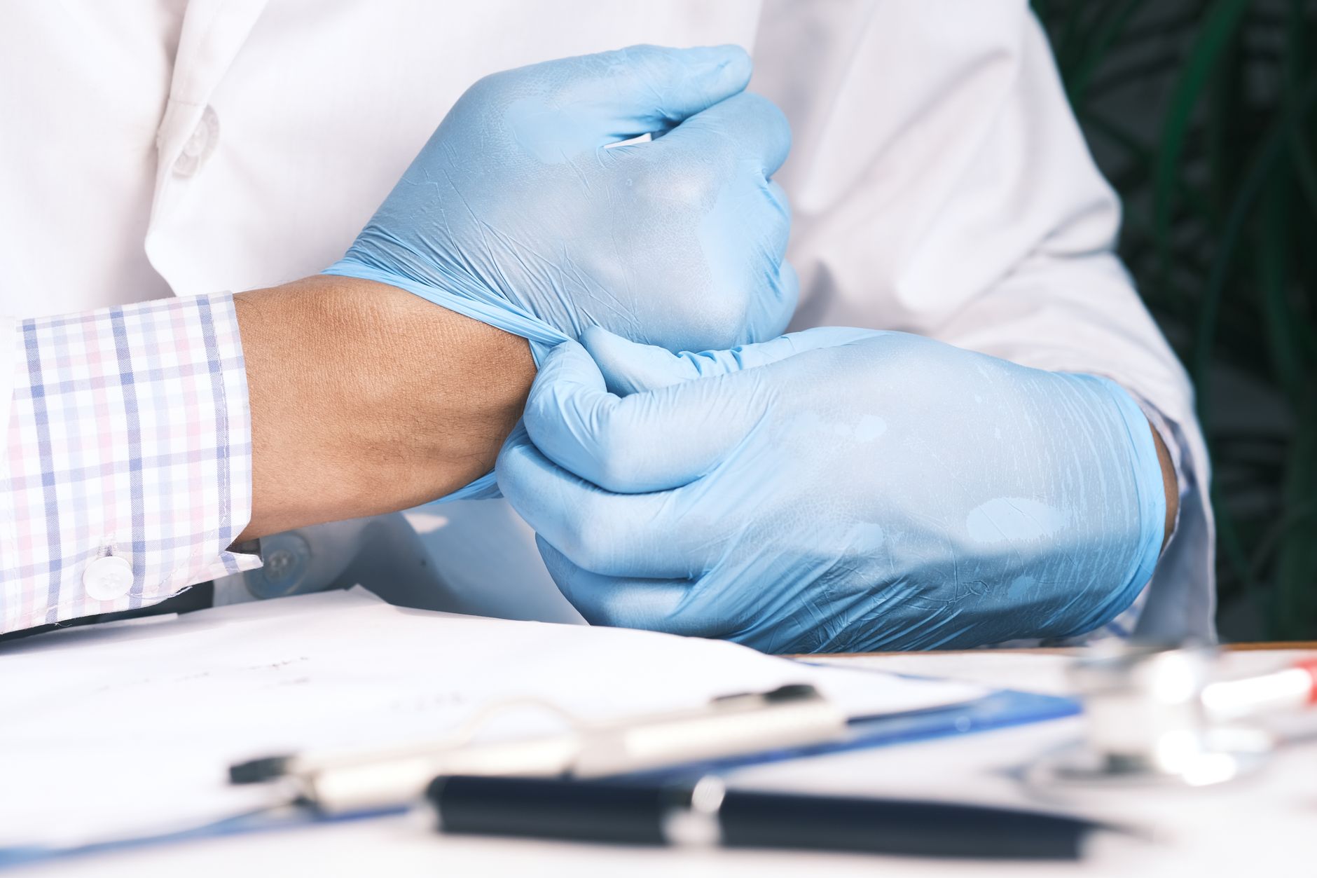 Why Gloves Are Crucial In Medical and Clinical Settings