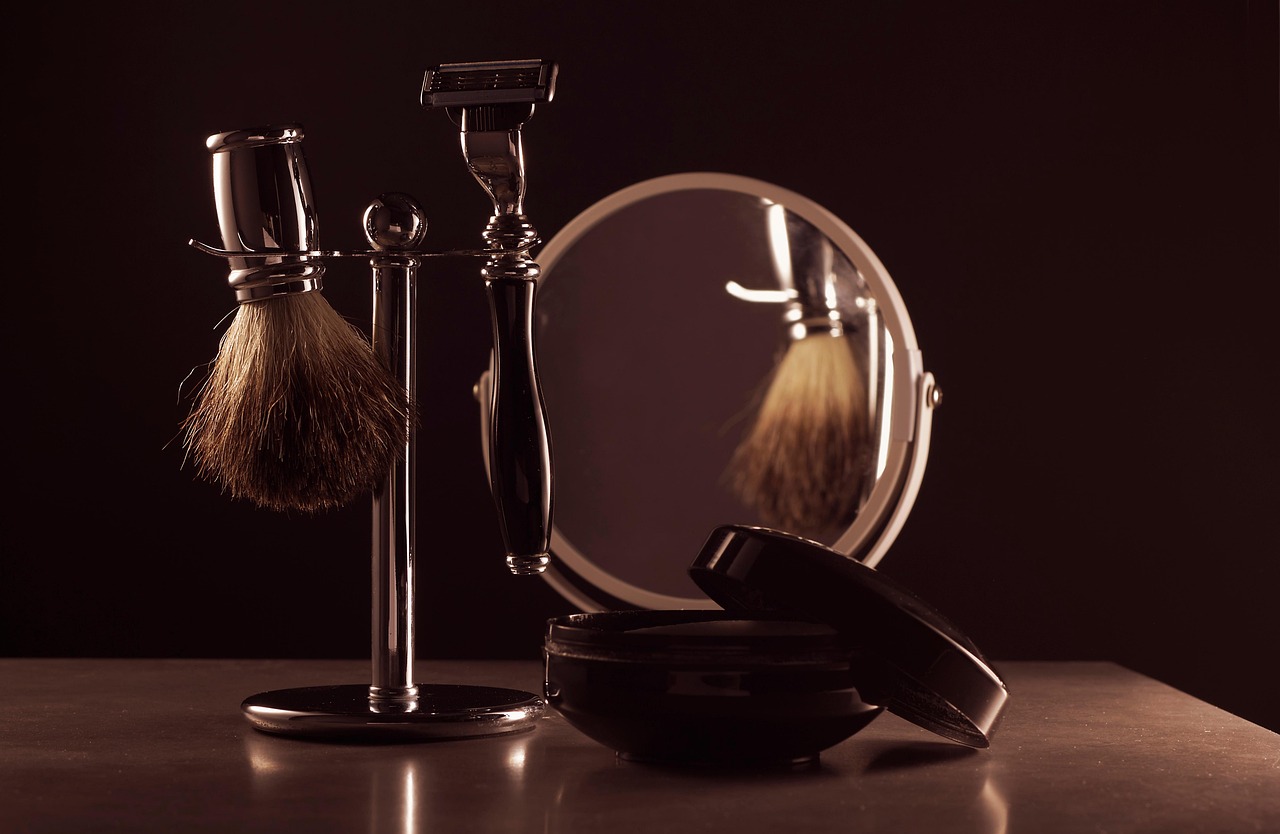 Why should one always use a safety razor?