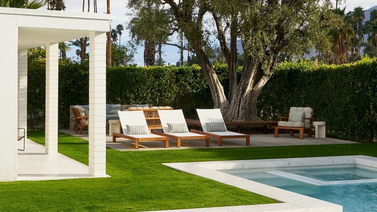 Palm Springs Escape Fuses 60s Architecture, Contemporary Art