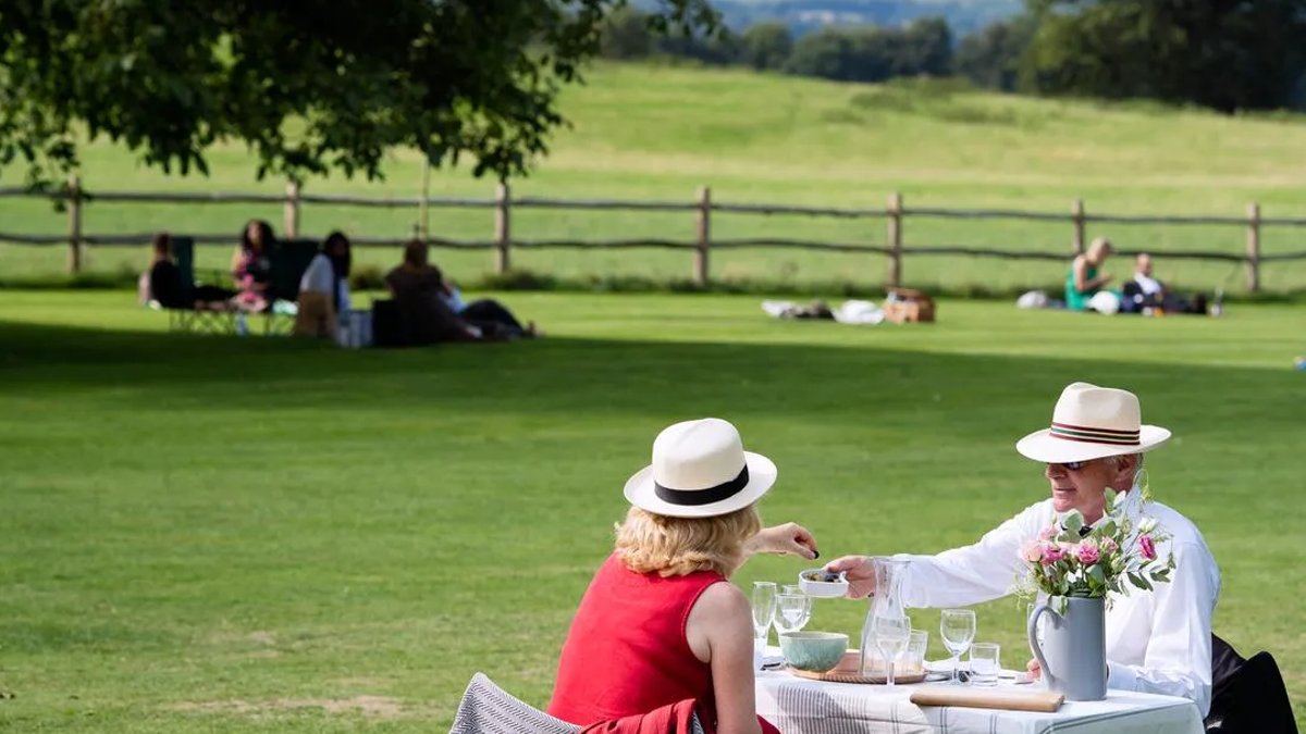12 Ways to Turn Picnics into Competitive Social Events 12 Ways to Turn Picnics into Competitive Social Events - competitive picnics