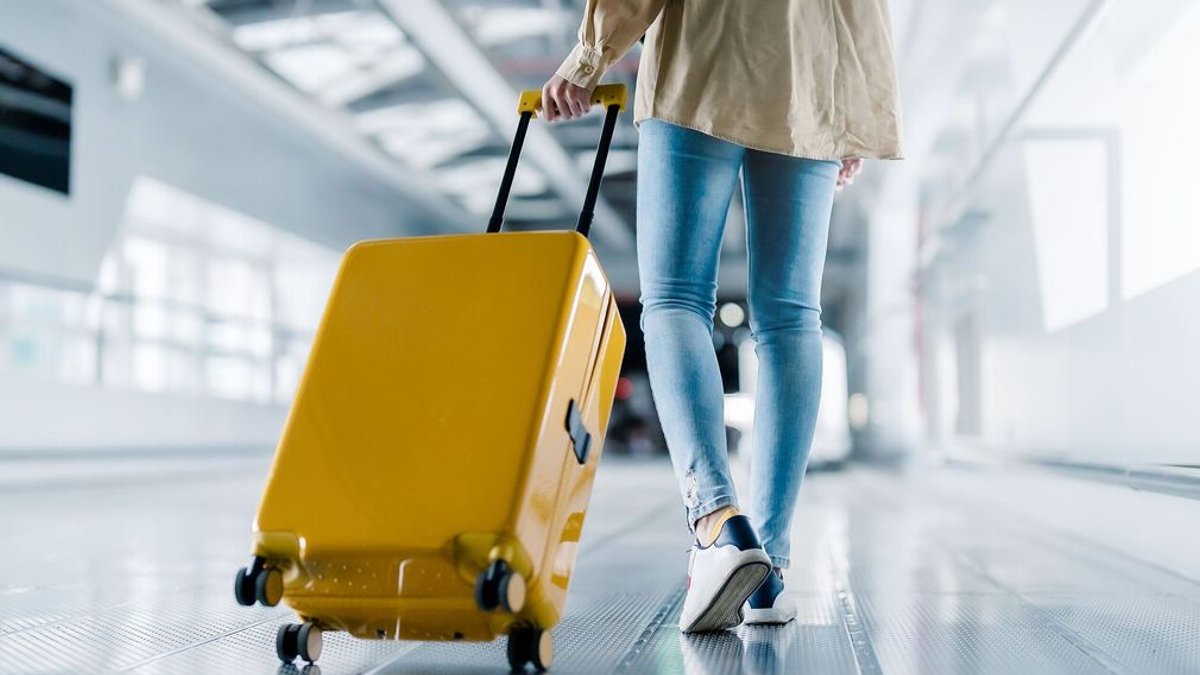 Holidaymakers face extra flight fees - hidden flight fees