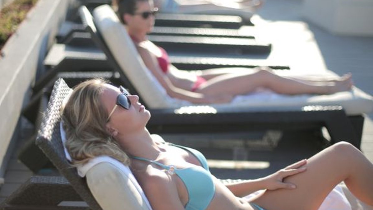 Sunbed tans carry serious skin risks - sunbed risks