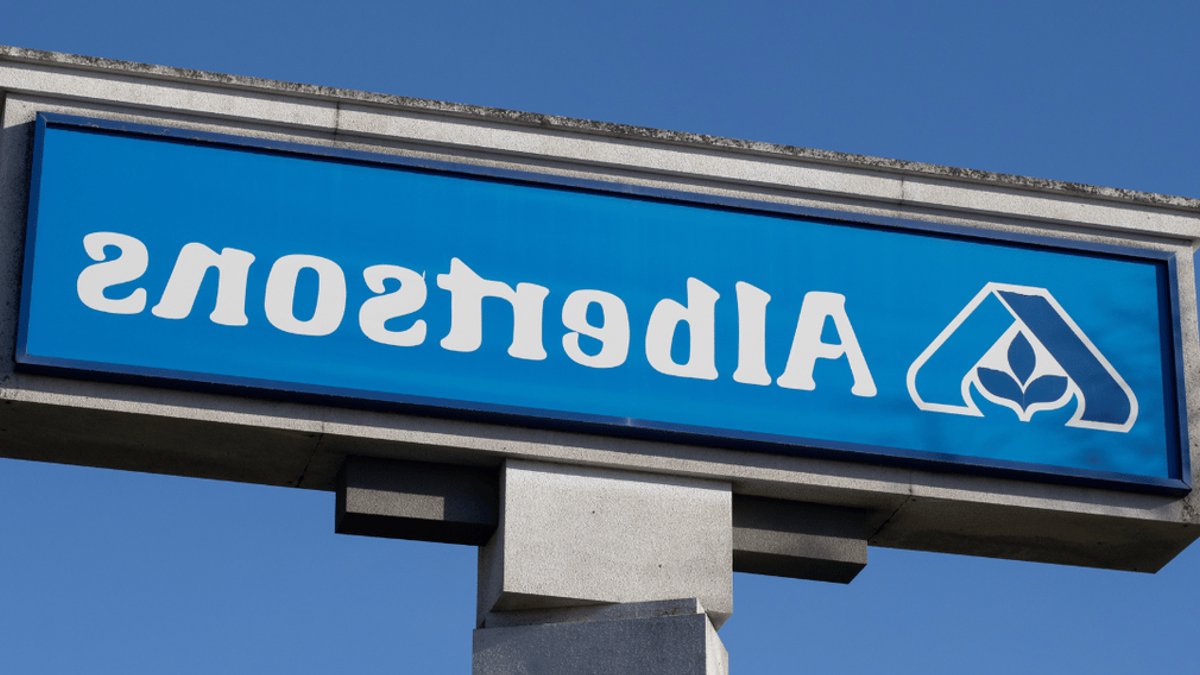 Albertsons cuts forecast to reverse sales decline Albertsons cuts forecast to reverse sales decline - albertsons forecast