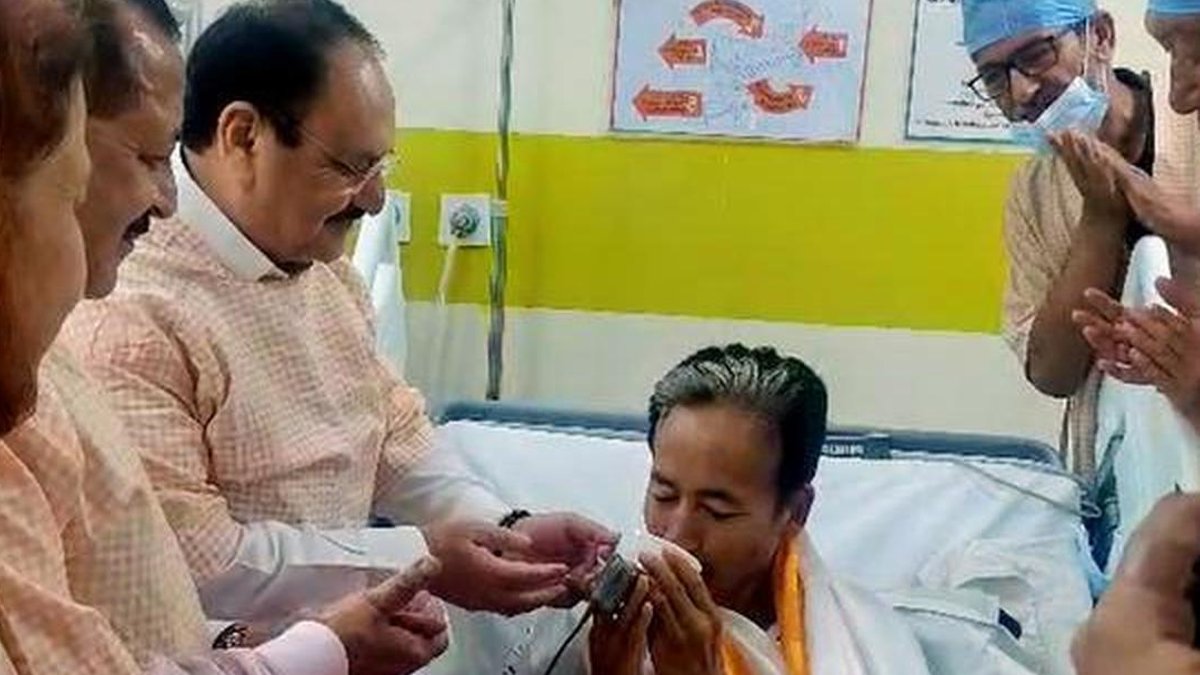 Wangchuk breaks 26-day fast as PM reaches out to students - sonam wangchuk