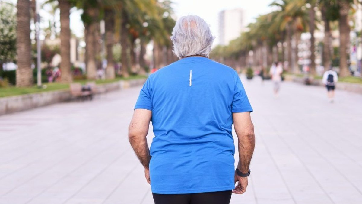 Faster Walking May Halve Seniors' Cognitive Decline Risk Faster Walking May Halve Seniors' Cognitive Decline Risk - walking speed