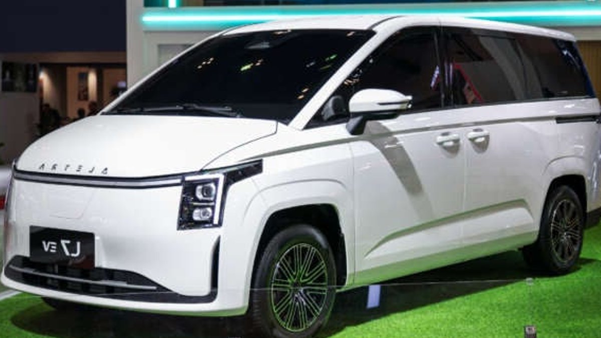 Indonesian EV maker unveils Aletra L7 MPV - electric vehicle