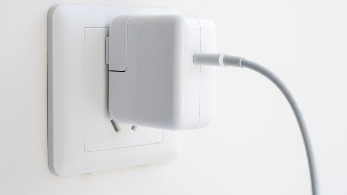 Leaving Phone Chargers Plugged In Is Safe - phone chargers