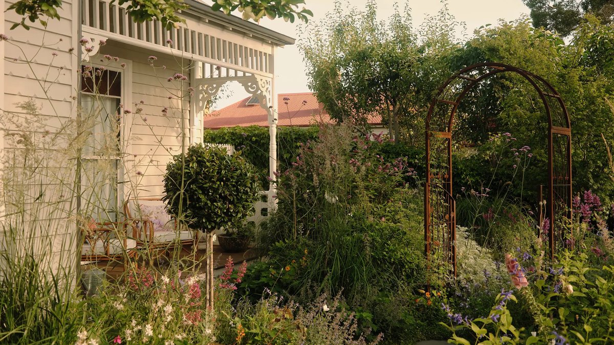 Melbourne artist’s enchanting cottage garden revealed Melbourne artist’s enchanting cottage garden revealed - cottage garden