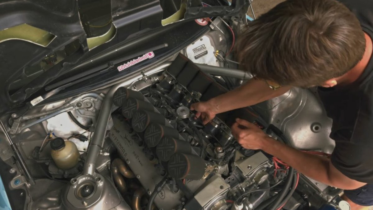 V11 Engine Sounds Like This - v11 engine sound