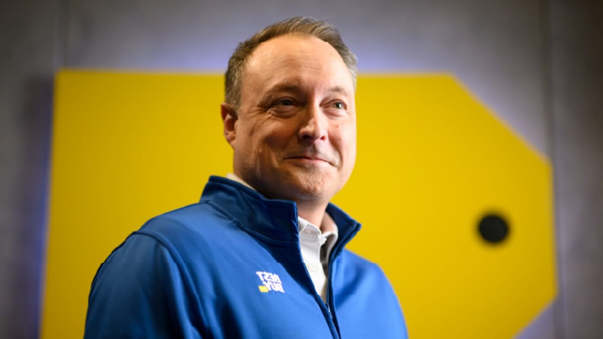 Best Buy’s new CEO eyes smaller steps first - best buy strategy