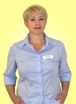 Portraitfoto Praxismanagerin und Rezeptionistin Elina Oratovski