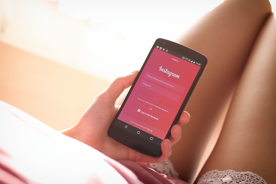 How Cosmetic Providers Are Using Social Media To Market To You - Prejuvenation Article Banner