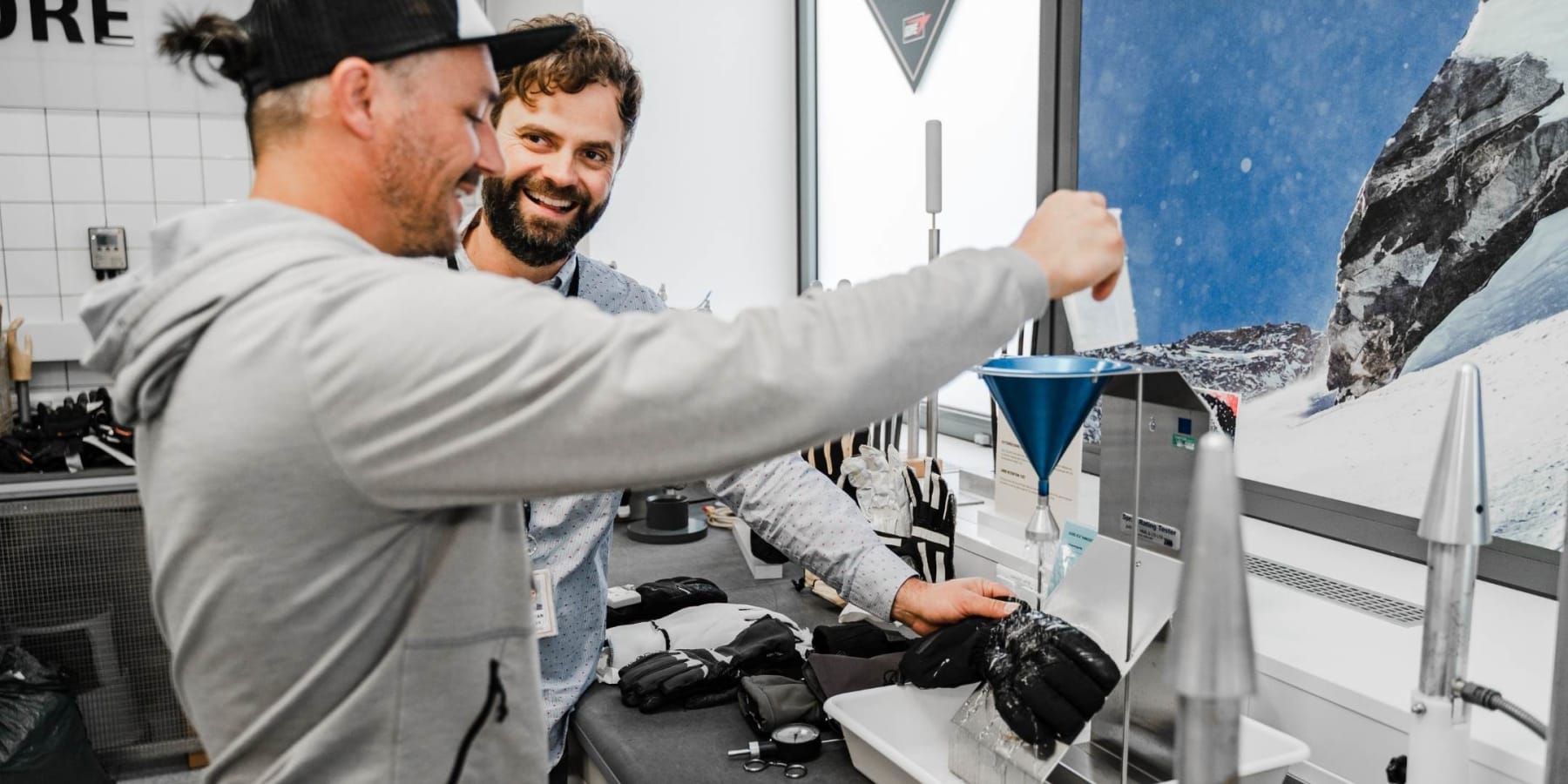 zanier-blog-gore-1 image The water spray test measures the extent to which the outer material of the glove repels water. Photo: Flo Totschnig