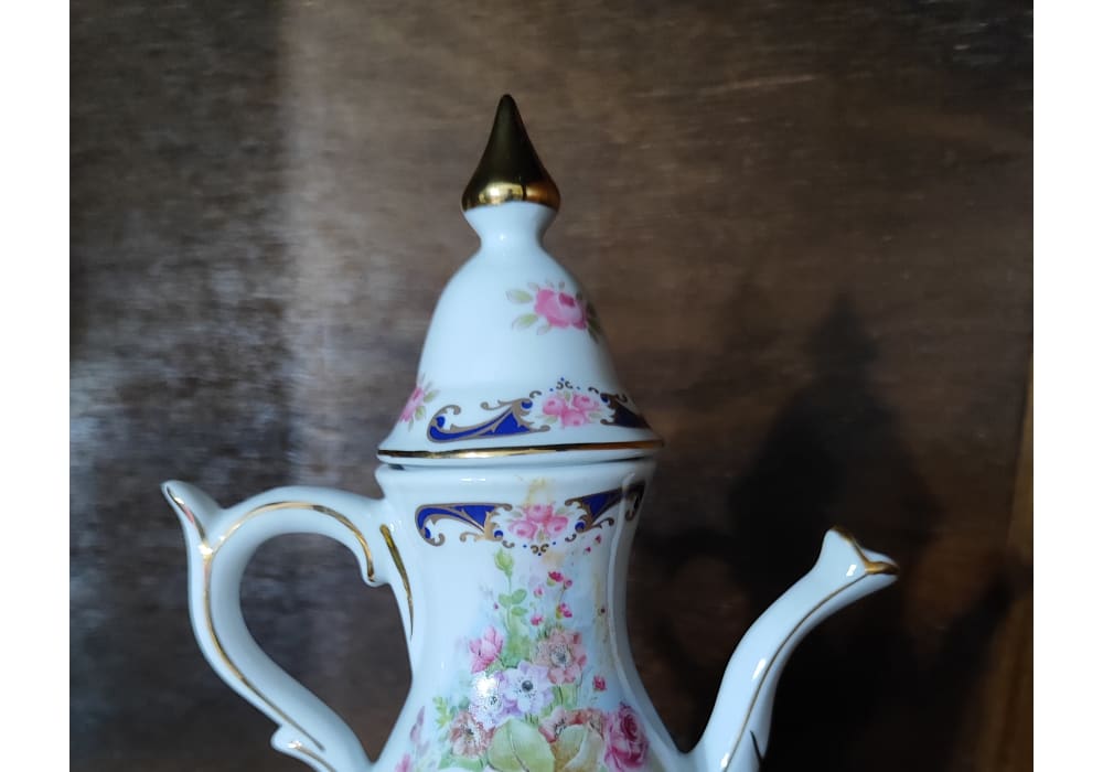 Bule de Porcelana Vintage com Padrão Floral