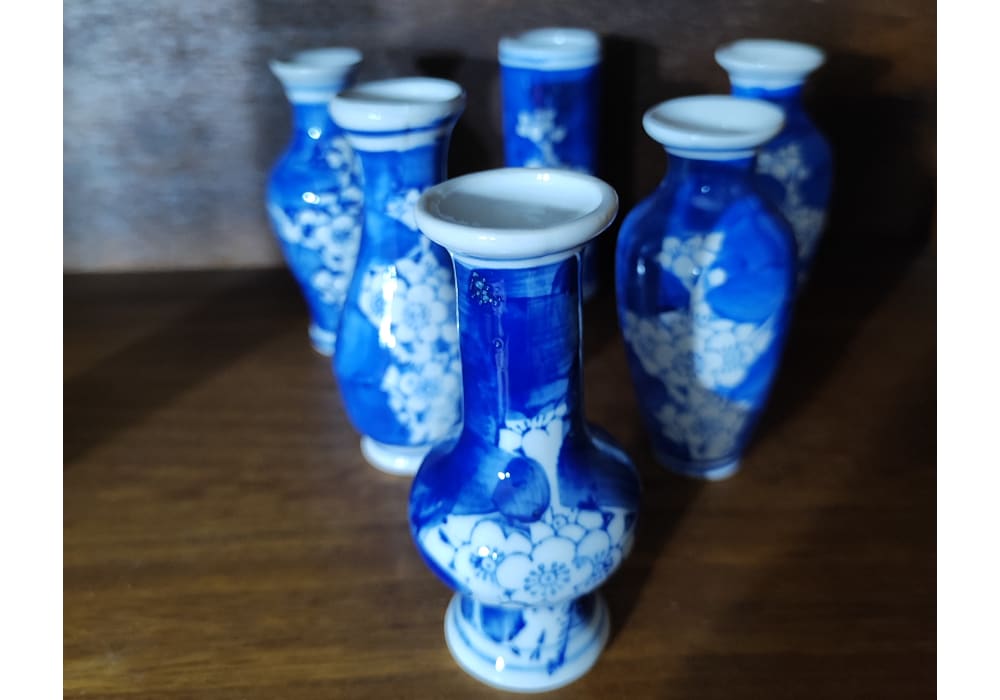 Conjunto de Mini-Jarras em Porcelana Azul e Branca