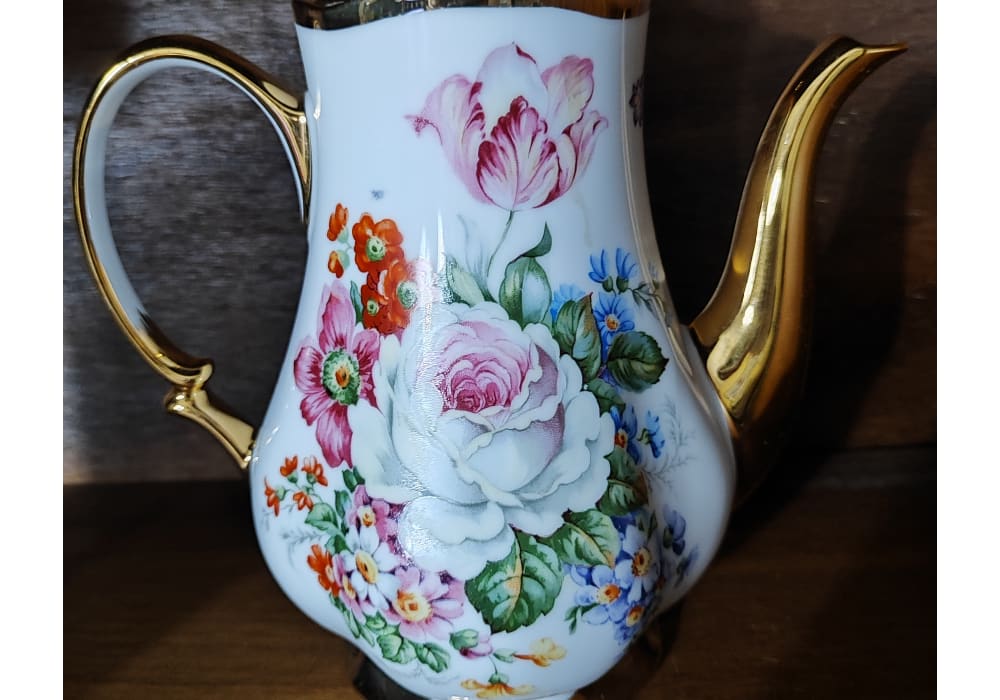 Bule de Porcelana Vintage com Pinturas Florais