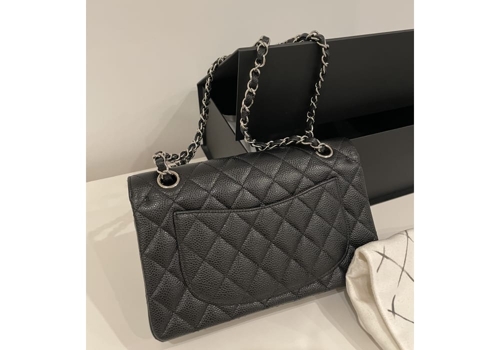 Mala de Chanel Clássica em Pele Preta (Caviar leather)