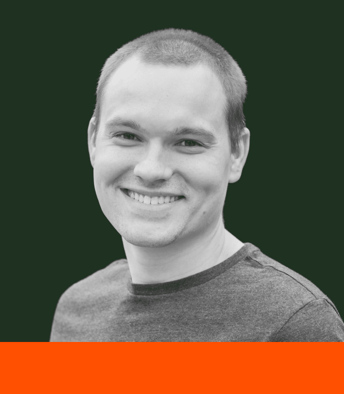Wade Foster headshot