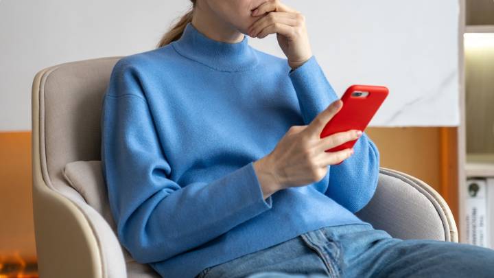 Black girl walking down street scrolling on mobile to find information on morning after pill side effects