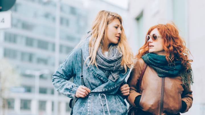 2 women walking in the city talking about the side effects and their contraceptive pills
