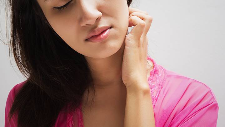 Irritant causing eczema symptoms for a woman