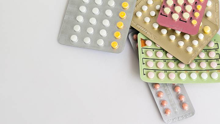 Ethinylestradiol: Verschiedene Blister von Verhütungspillen.