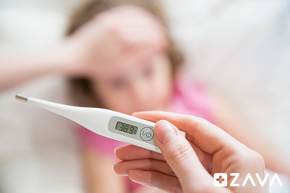 Kleines Mädchen mit 38,9 Grad Fieber.
