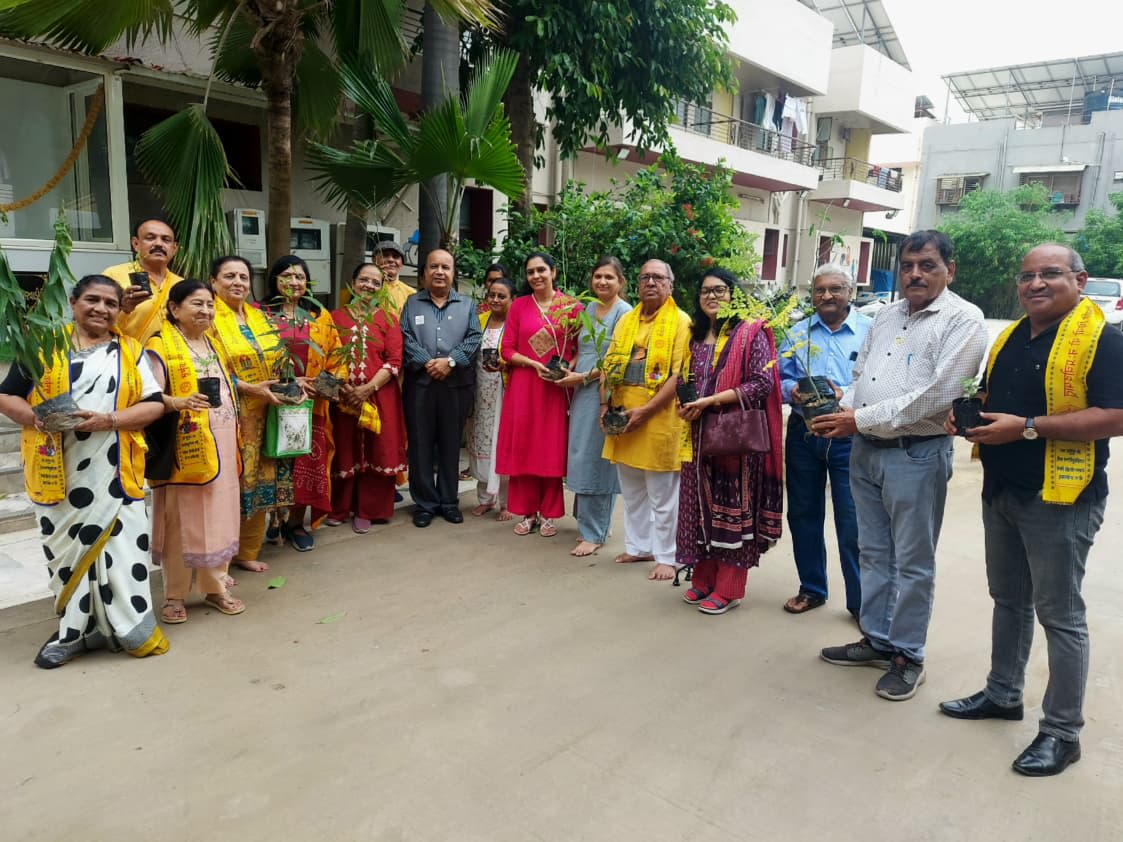 ગાયત્રી પરિવાર નારણપુરા, લાયન્સ ક્લબ ઓફ અમદાવાદ ના સંયુક્ત ઉપક્રમે ગુરુ પાદુકા પૂજન અને સત્યનારાયણની કથા યોજાઈ