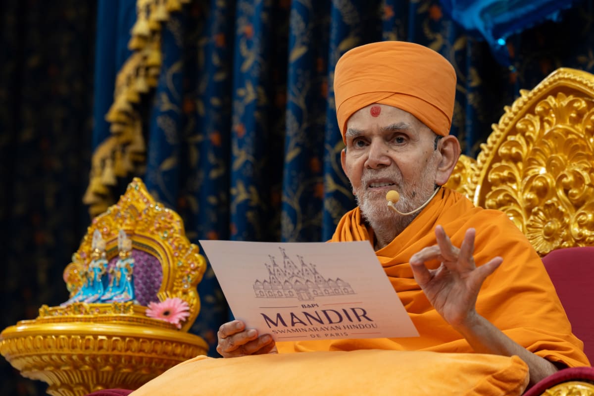 પેરિસમાં હજારો ભક્તો દ્વારા પરમ પૂજ્ય મહંત સ્વામી મહારાજની 93મી જન્મજયંતીની શાનદાર ઉજવણી