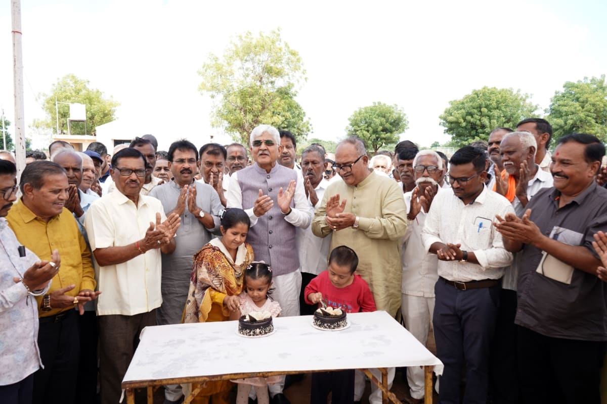 વડાપ્રધાન નરેન્દ્ર મોદીના 76 માં જન્મદિવસની 7000 વૃક્ષો ના રોપા ચોટીલા મહાદેવ ઘોરવાડા ખાતે વાવી ને કરી ઉજવણી