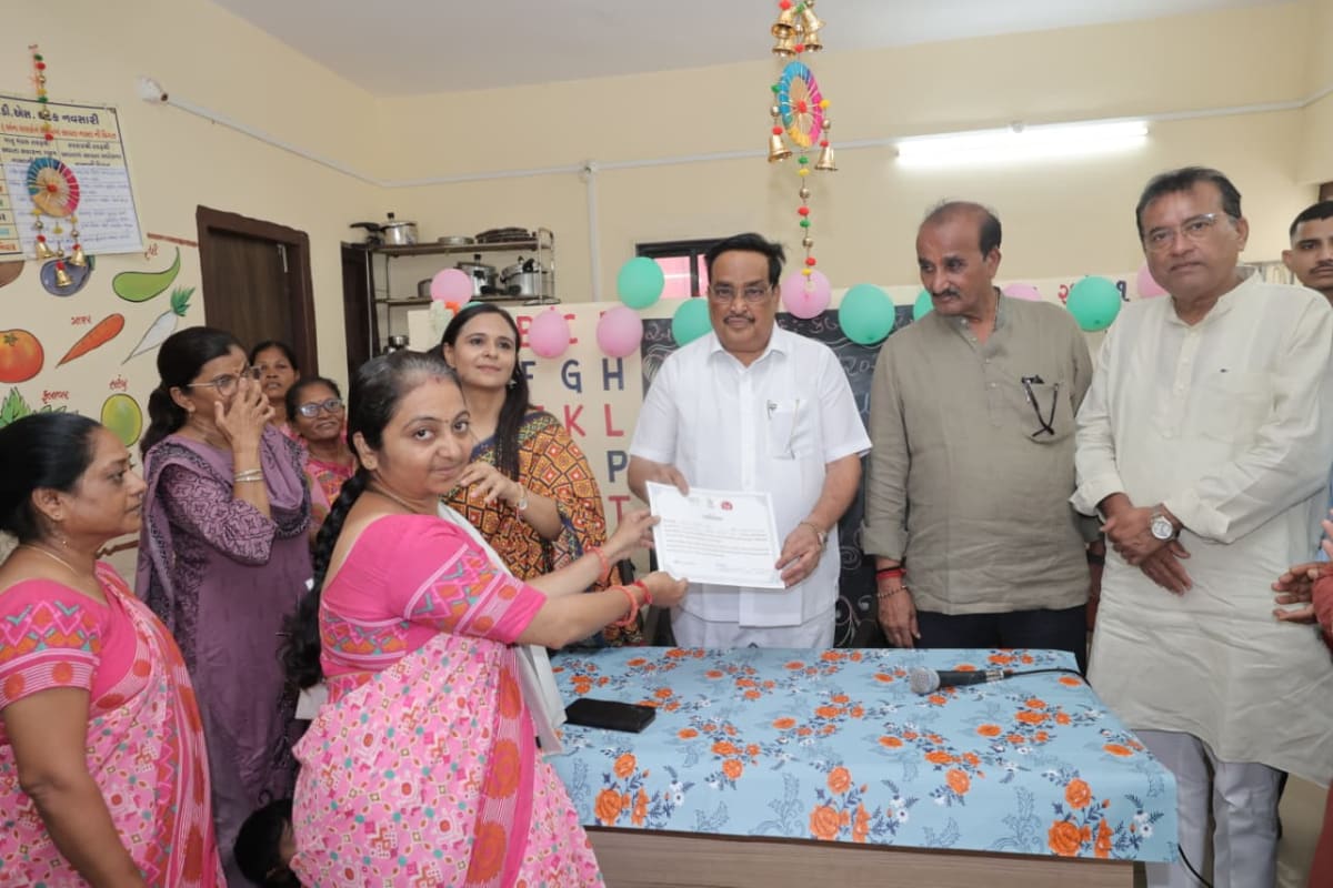 આજે નવસારી ના કાબિલપૂર ખાતે સેવા સંકલ્પ અભિયાન અંતર્ગત આંગણવાડી કેન્દ્રો ખાતે "આંગણાના ઉત્સવ" કાર્યક્રમ મા કેન્દ્રીય જળ શક્તિ મંત્રી શ્રી સી આર પાટીલજી વિશેષ ઉપસ્થિત રહ્યા