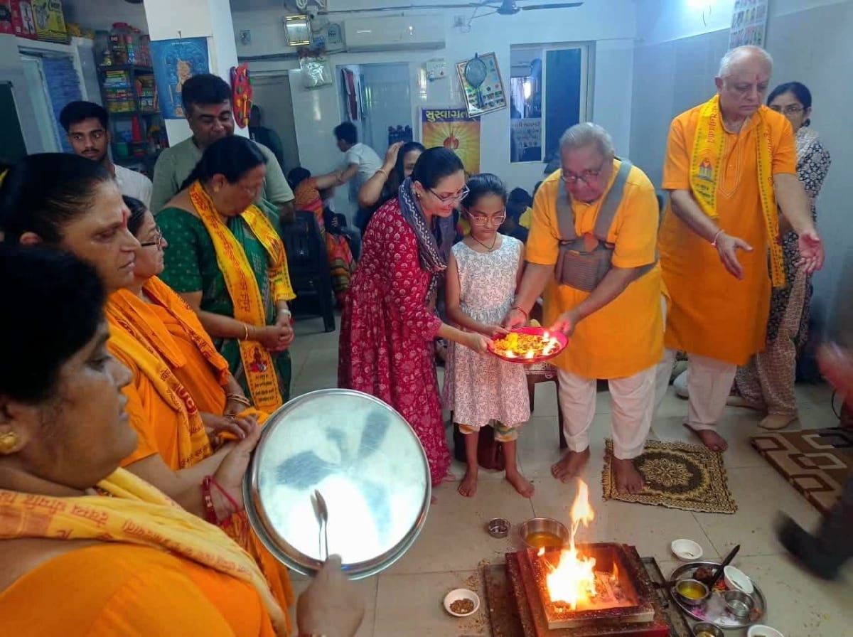 સર્વ પિતૃ અમાસ નિમિત્તે સ્મિત ચાઈલ્ડ એજ્યુકેશન એન્ડ ડેવલપમેન્ટ સંસ્થામાં ગાયત્રી યજ્ઞ અને ભોજન પ્રસાદનું આયોજન