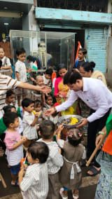 હર ઘર તિરંગા અભિયાન આંગણવાડી માં બાળકો ને તિરંગા નું વિતરણ 2