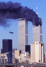 “9/11ના આતંકી હુમલાને 25 વર્ષ પૂર્ણ: અમેરિકા આજે પણ ‘Never Forget’ના સંકલ્પ સાથે શહીદોને યાદ કરે છે”. 2