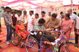 હિંમતનગરની શ્રીમતી રૂપાબેન લાધાભાઈ બધિર બાળકોની  શાળામાં પ્રભારી મંત્રીશ્રી ડૉ. પ્રધુમન વાજાની ઉપસ્થિતિમાં દિવ્યાંગજનોને સાધન સહાય તથા વિવિધ લાભોનું વિતરણ કરાયું 2