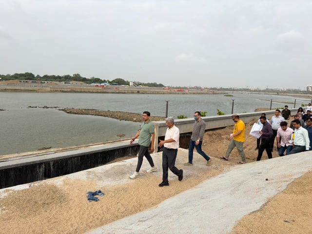 અમદાવાદ સાબરમતી રિવરફ્રન્ટ ફેઝ-2ની વિકાસ કામગીરીની મ્યુનિસિપલ કમિશનરશ્રી બંછાનિધિ પાની દ્વારા સ્થળ સમીક્ષા કરાઈ