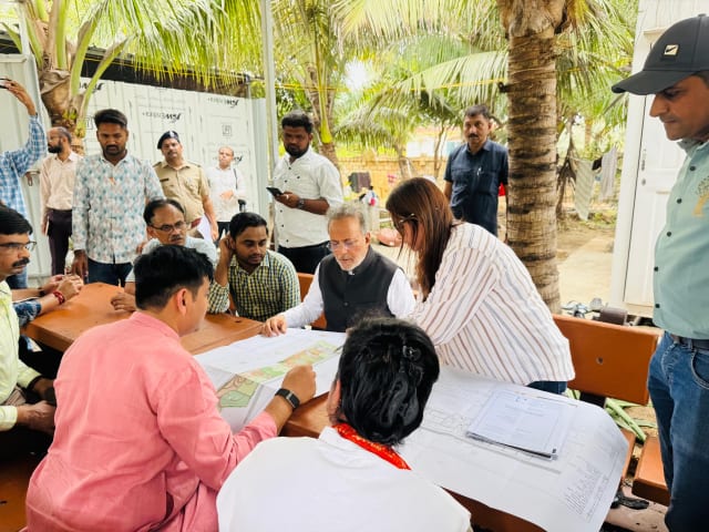 પોરબંદર ખાતે આકાર લઈ રહેલ સર્વોદય વન પ્રોજેક્ટમાં કામગીરીની ગુણવત્તા અને પ્રગતિની વન-પર્યાવરણ મંત્રીશ્રી અર્જુનભાઈ મોઢવાડીયાએ સ્થળ પર કરી સમીક્ષા