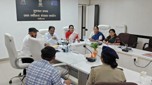 ગાંધીનગર ખાતે રાજ્ય બાળ અધિકાર સંરક્ષણના અધ્યક્ષ શ્રી ધર્મિષ્ઠાબેન ગજ્જરના અધ્યક્ષસ્થાને રાજ્યમાં બનતા બાળકો વિરુધ્ધના ગુનાઓ અંગે સમીક્ષા બેઠક યોજાઈ