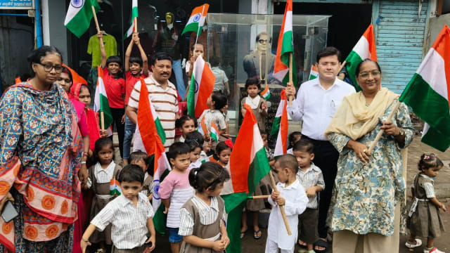 હર ઘર તિરંગા અભિયાન આંગણવાડી માં બાળકો ને તિરંગા નું વિતરણ