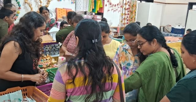 રક્ષાબંધન નિમિત્તે ઉત્થાન તાલીમ કેન્દ્રના મનો દિવ્યાંગ બાળકો દ્વારા બનાવેલી રાખડીઓનું પ્રદર્શન–વેચાણ અને નિદર્શન યોજાયું
