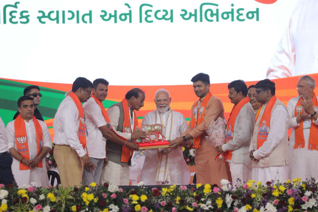 પ્રધાનમંત્રી શ્રી નરેન્દ્ર મોદીએ ગુજરાતના વડોદરામાં ₹35,000 કરોડથી વધુના વિકાસ કાર્યોનું શિલાન્યાસ, લોકાર્પણ અને રાષ્ટ્રને સમર્પણ કર્યું