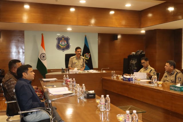 ગણેશોત્સવ શાંતિપૂર્ણ માહોલમાં ઉજવાય તે માટે રાજ્ય પોલીસ વડા શ્રી જ્ઞાનેન્દ્રસિંહ મલિકની અધ્યક્ષતામાં યોજાઈ વિડિયો કોન્ફરન્સ