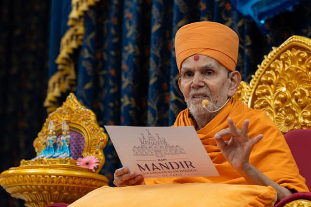 પેરિસમાં હજારો ભક્તો દ્વારા પરમ પૂજ્ય મહંત સ્વામી મહારાજની 93મી જન્મજયંતીની શાનદાર ઉજવણી
