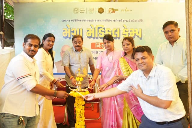 શહેરી વિકાસ રાજ્યમંત્રી શ્રીમતી દર્શનાબેન વાઘેલાની પ્રોત્સાહક ઉપસ્થિતિમાં માધુપુરા ખાતે ‘મેગા મેડિકલ કેમ્પ’ અને ‘રક્તદાન કેમ્પ’ યોજાયો